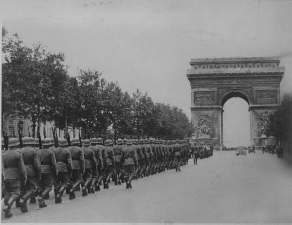 June 14, 1940 - Germans Enter Paris - Aquila Polonica